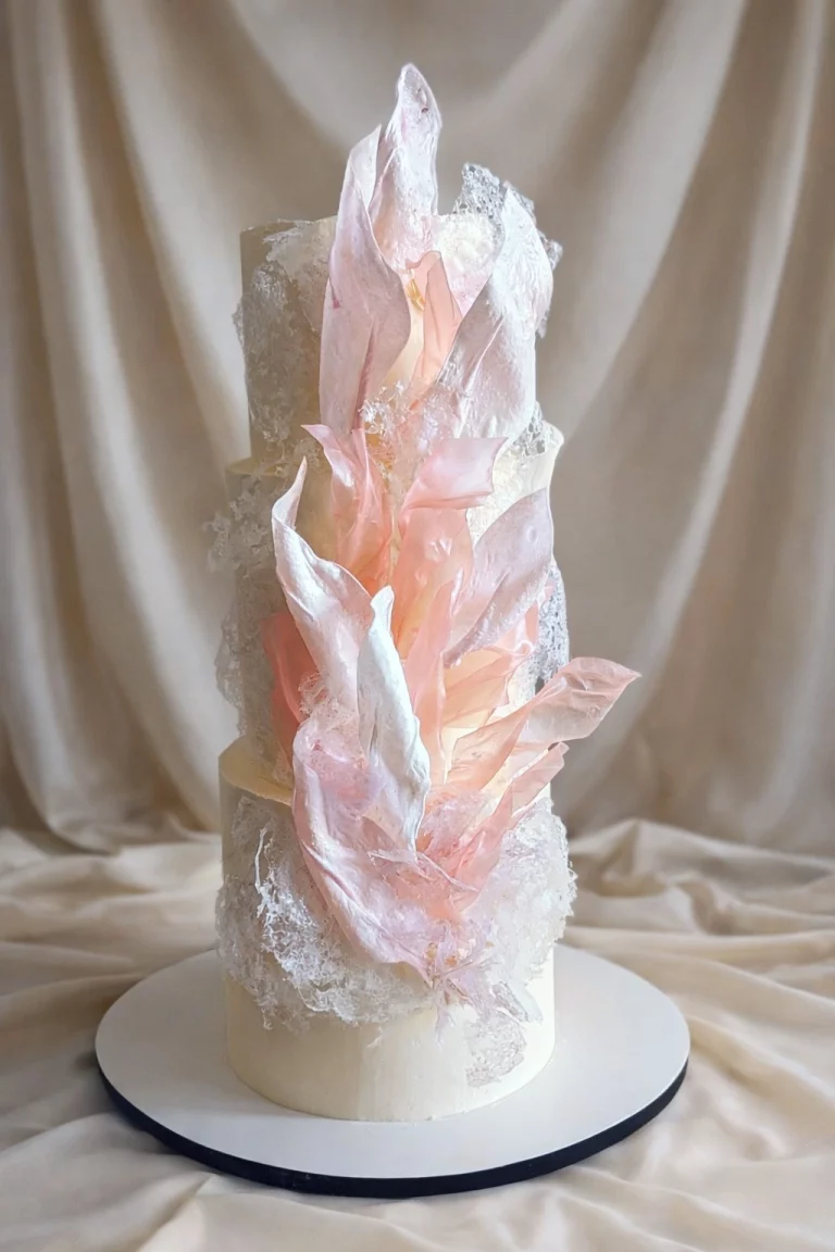 Wedding cake Dijon Bourgogne Franche-Comté artistique blanc et pêche effet voile