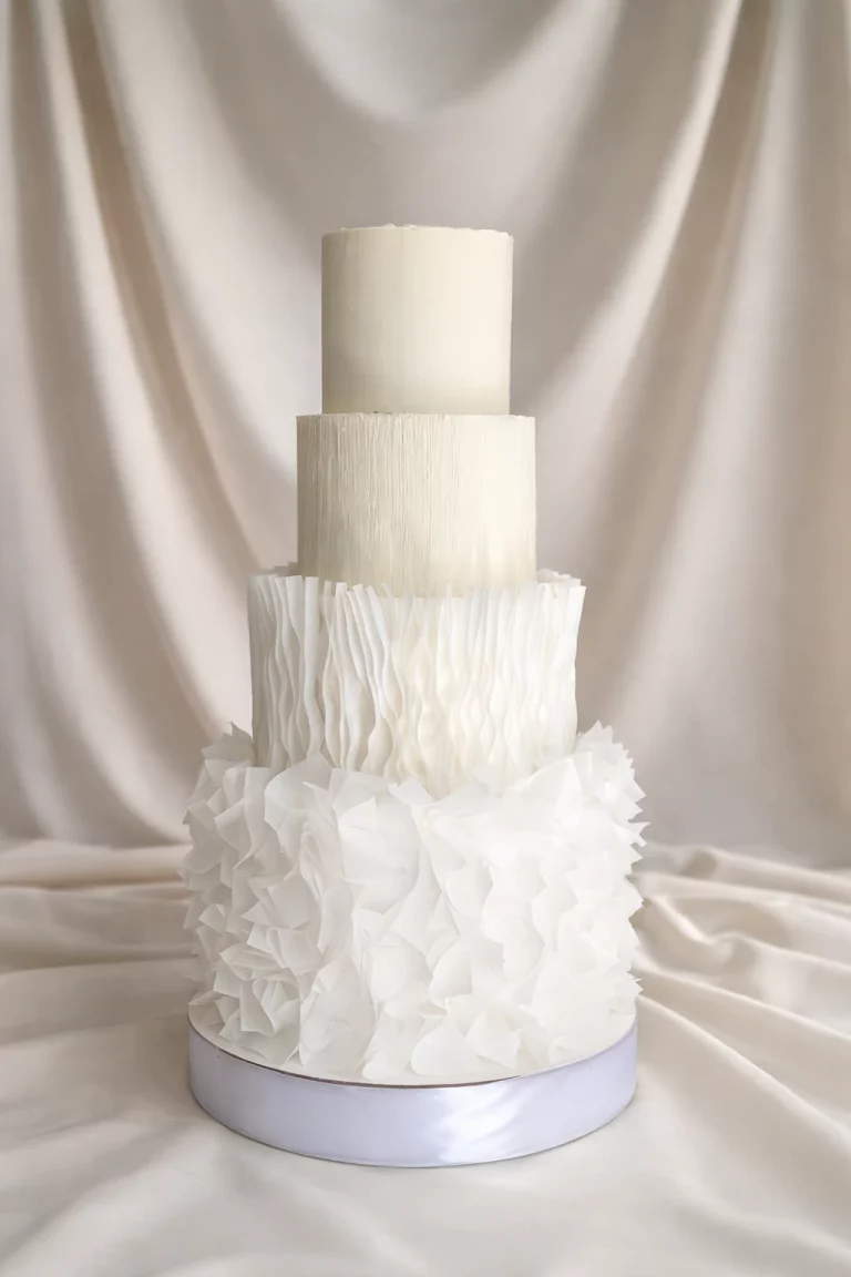 Wedding cake Dijon Bourgogne Franche-Comté blanc à volants moderne et élégant