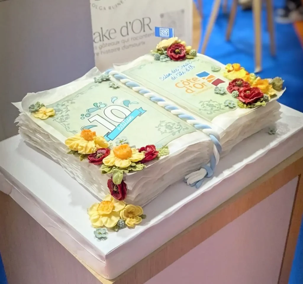 Détail de gâteau événementiel avec texture artistique et finition soignée