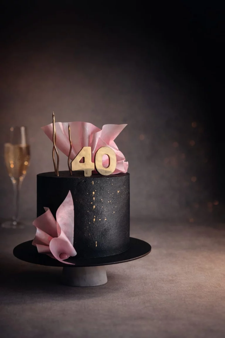 Cake design élégant avec décoration fine et détails précis à Dijon