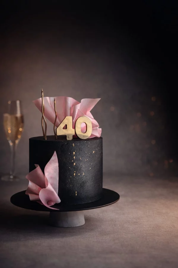 Cake design élégant avec décoration fine et détails précis à Dijon